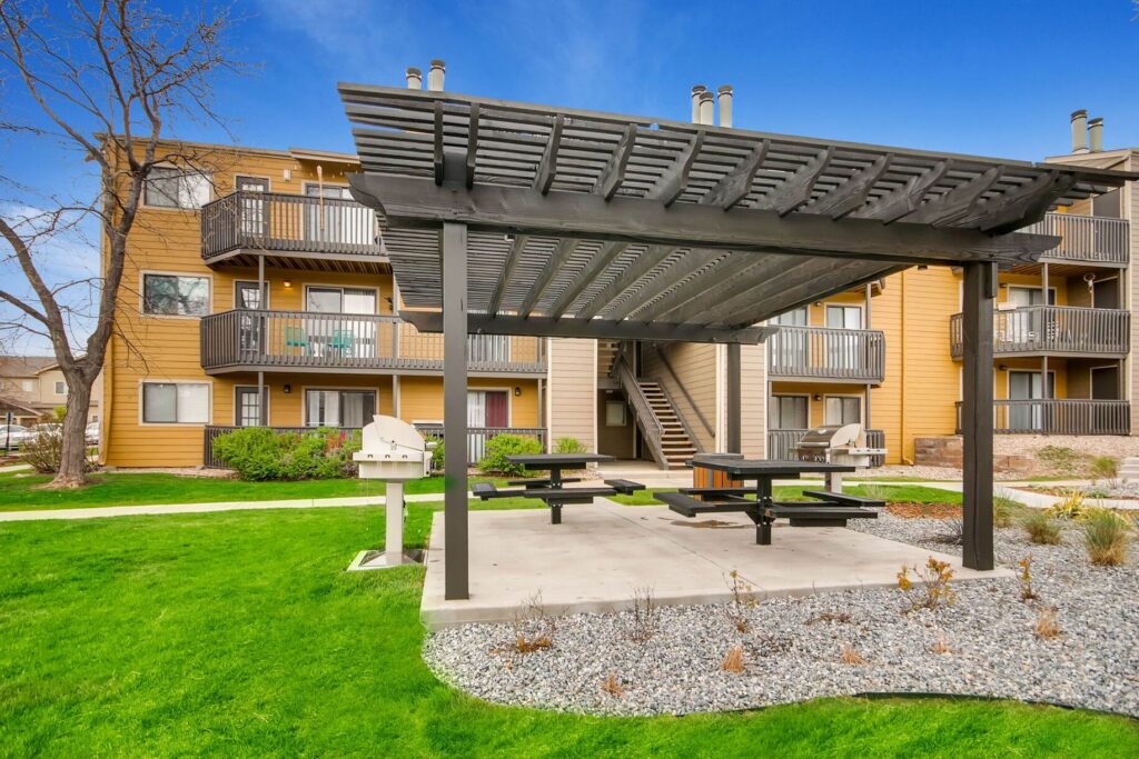 Outdoor grill pavilion